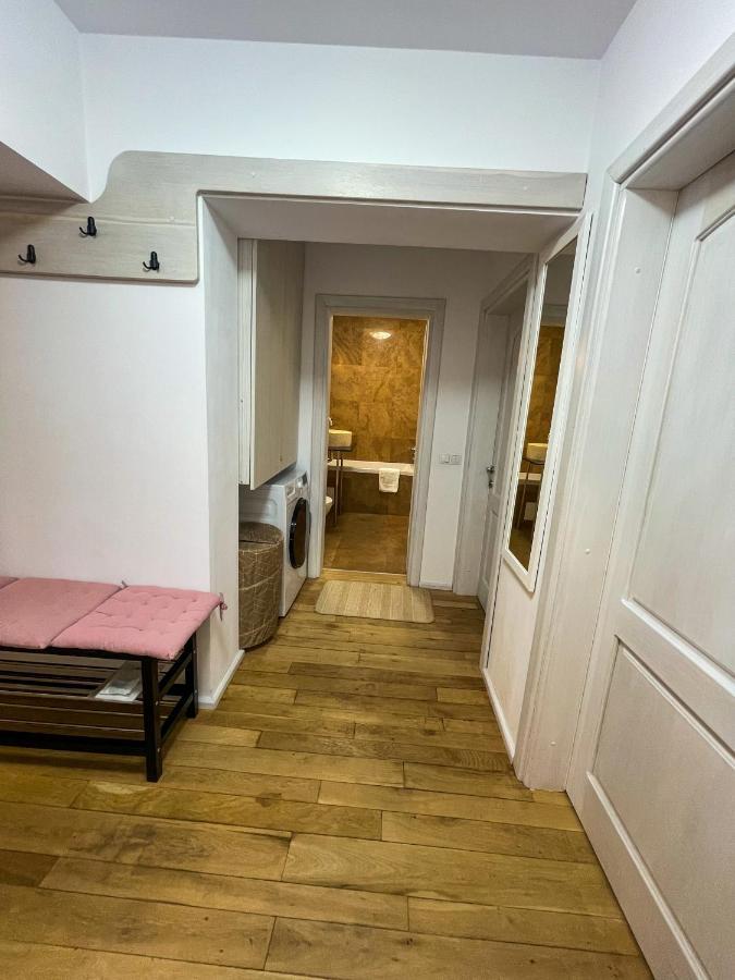 Tudor'S Apartment Bukares Bagian luar foto